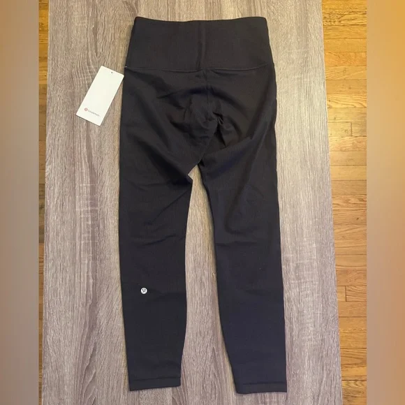 New with tags Lululemon Wunder Train High-Rise Ribbed
Tight 25", Black. Size 6. - Picture 9 of 15